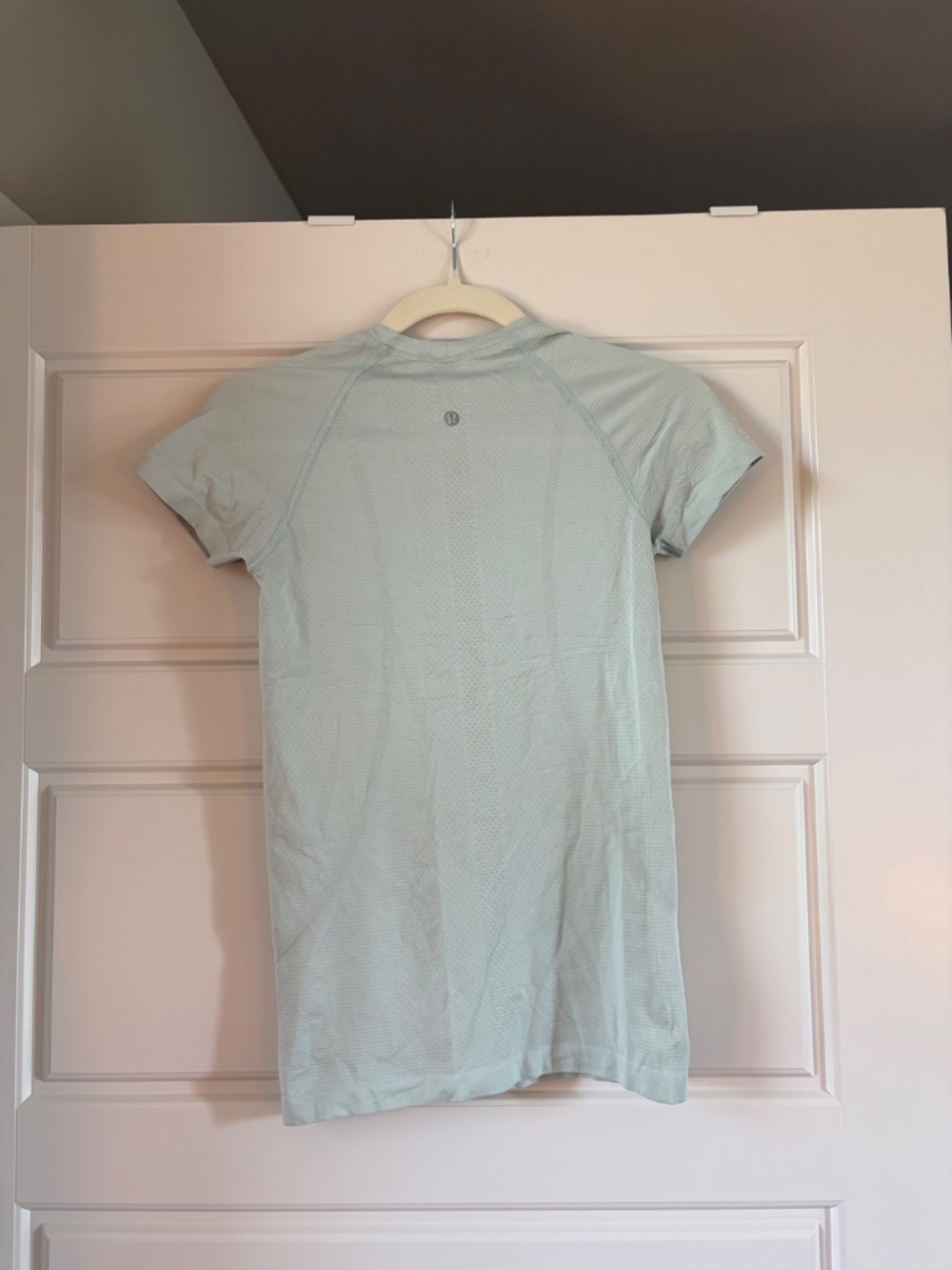 Lululemon Short Sleeve Swiftly Tech - Size 4 - Sea Mist - Picture 2 of 4